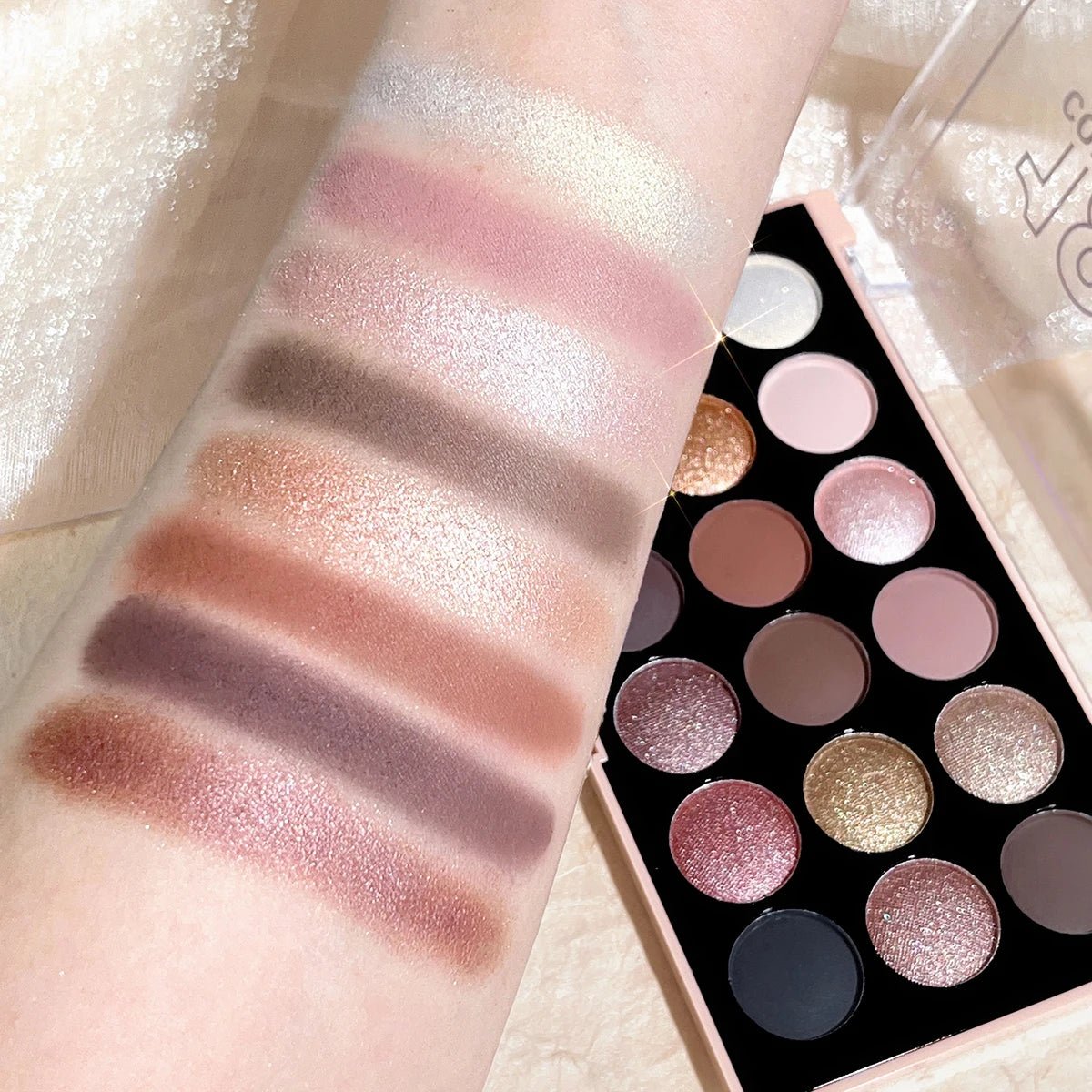 18 - Color Eyeshadow Palette — Pearlescent Glitter & Matte Earth Tones - Mzunye