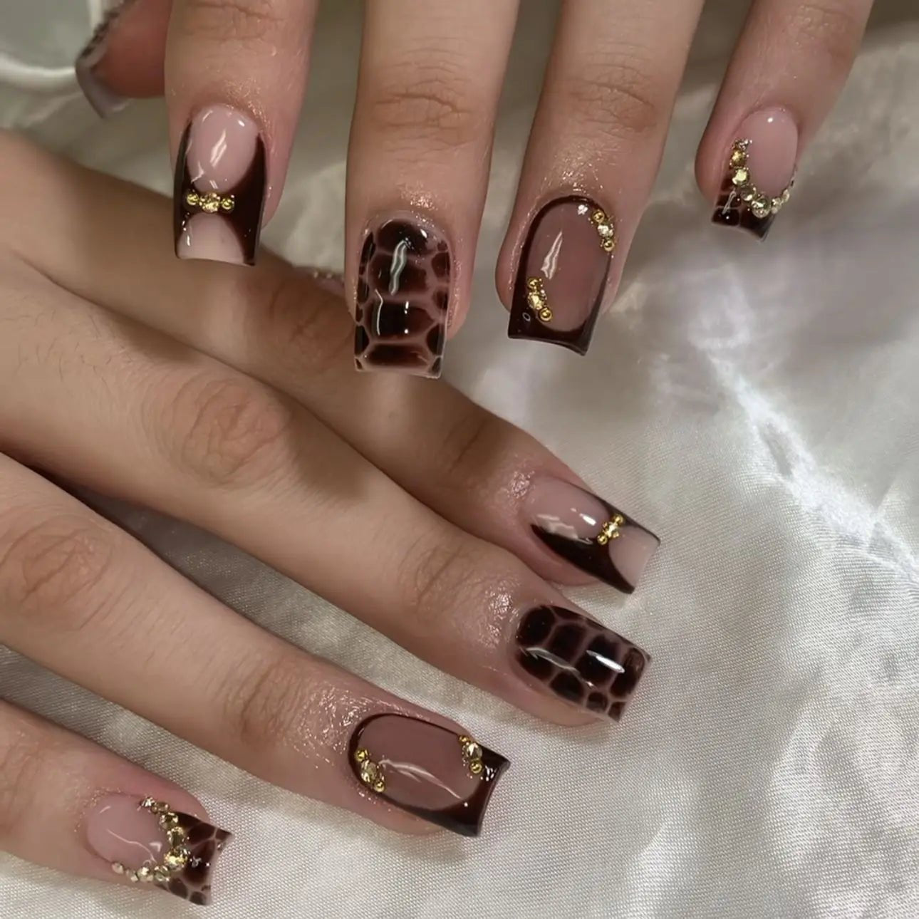 24pcs Press - On Nails — Short Almond Bowknot & French Tip Sweet Nail Set - Mzunye