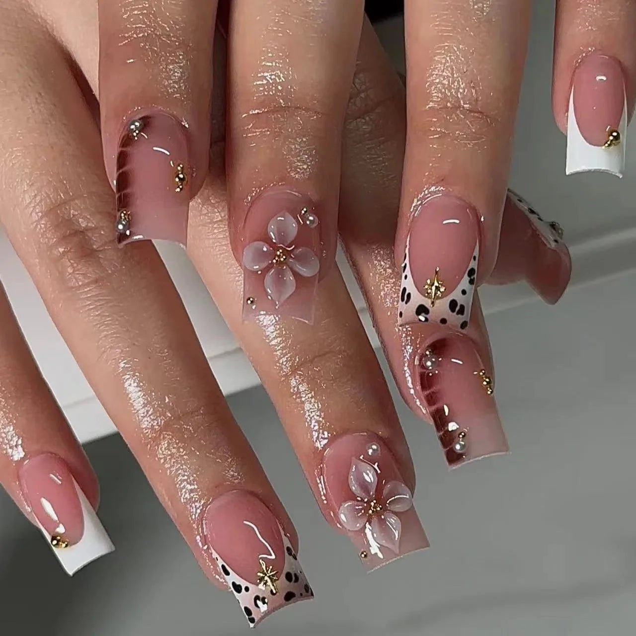 24pcs Press - On Nails — Short Almond Bowknot & French Tip Sweet Nail Set - Mzunye