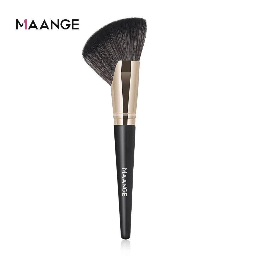 💄 Angled Blush & Bronzer Brush - Mzunye