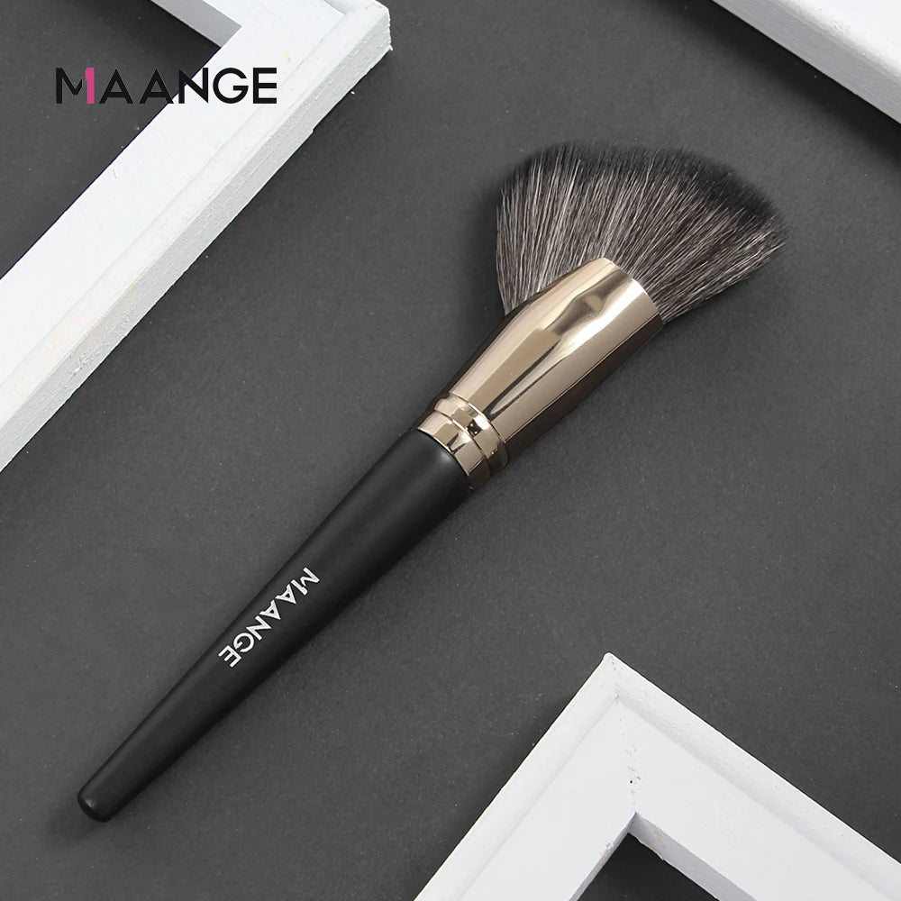 💄 Angled Blush & Bronzer Brush - Mzunye