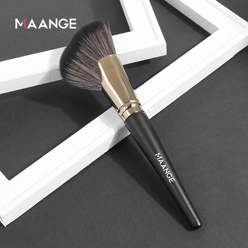 💄 Angled Blush & Bronzer Brush - Mzunye
