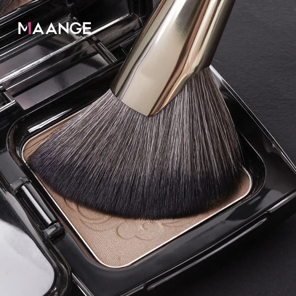 💄 Angled Blush & Bronzer Brush - Mzunye