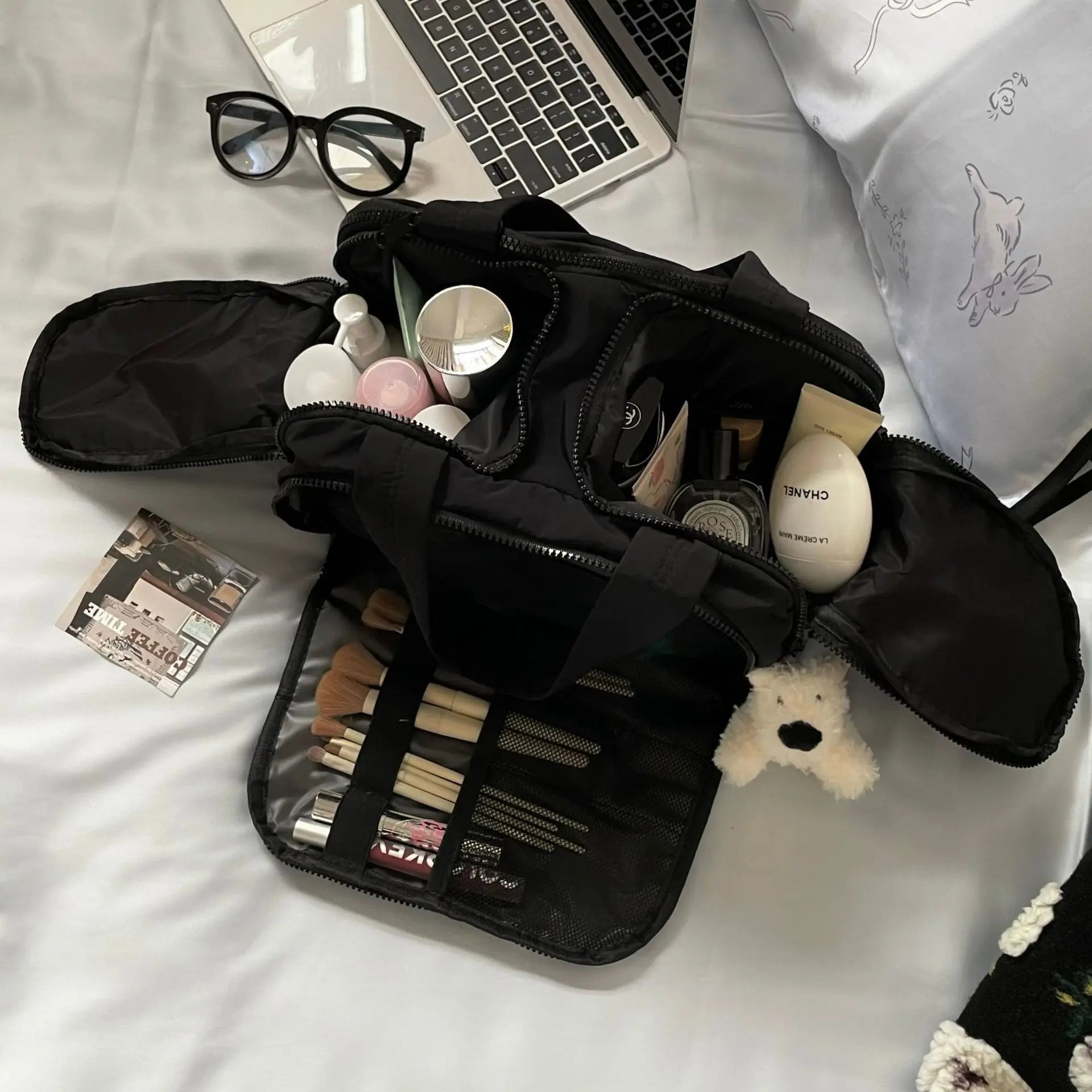 Luxury Large Capacity Cosmetic Bag – Portable Travel Makeup & Toiletry Organizer - Mzunye