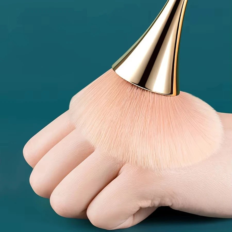 💖 Rose Gold Fan Makeup Brush - Mzunye