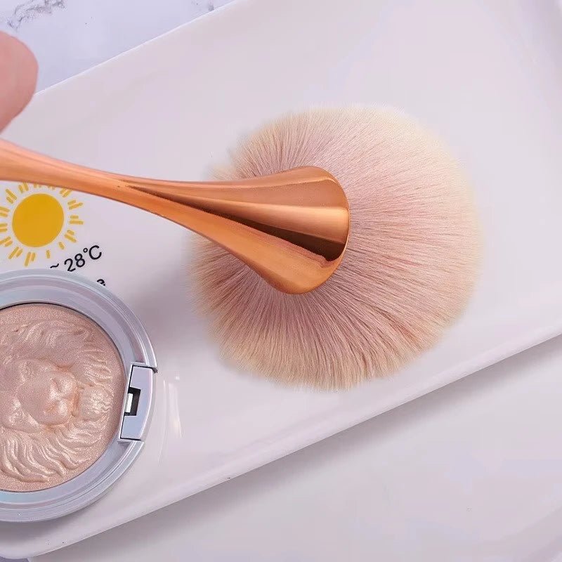 💖 Rose Gold Fan Makeup Brush - Mzunye
